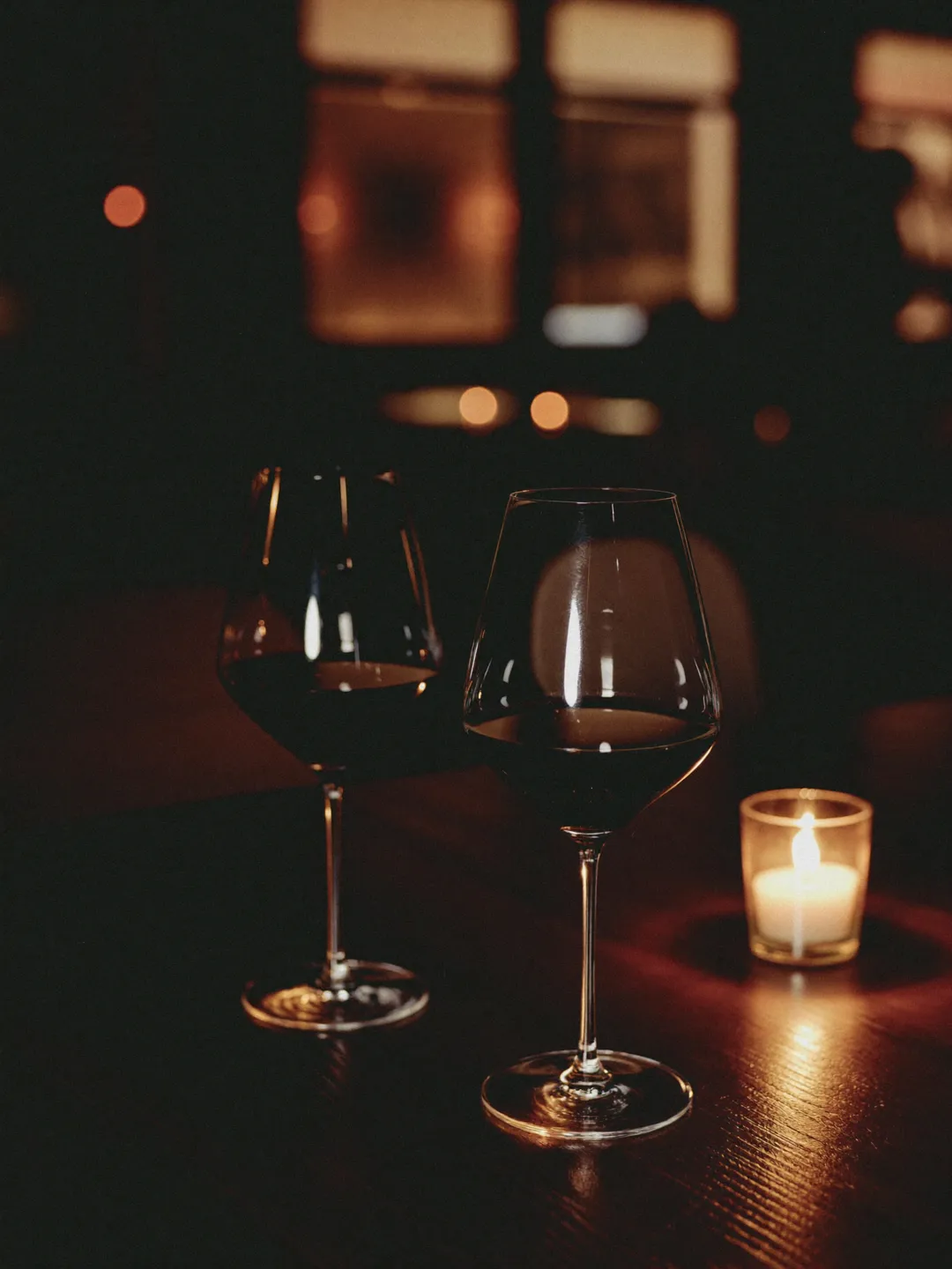 Calice di vino servito in un locale